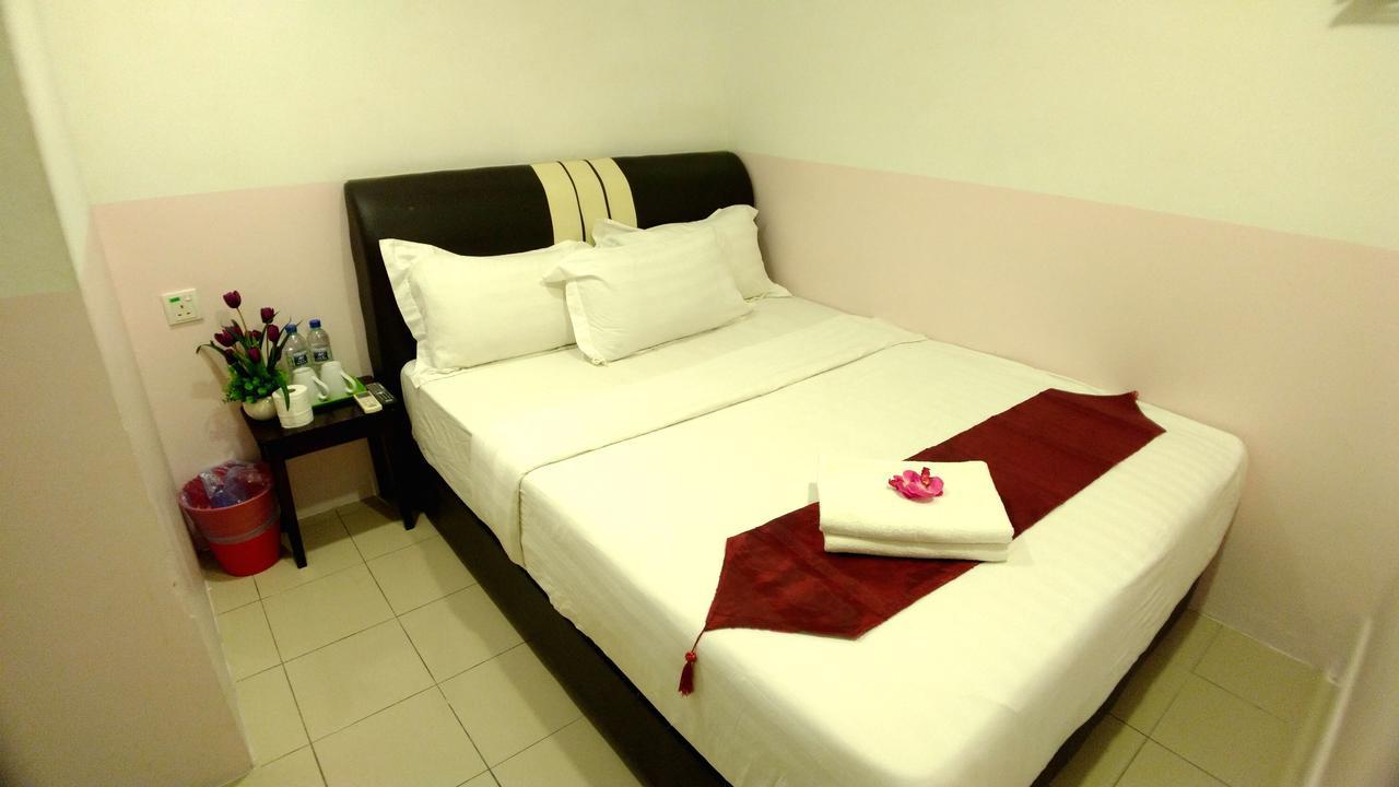 Apple 1 Hotel Budget Gelugor Bagian luar foto