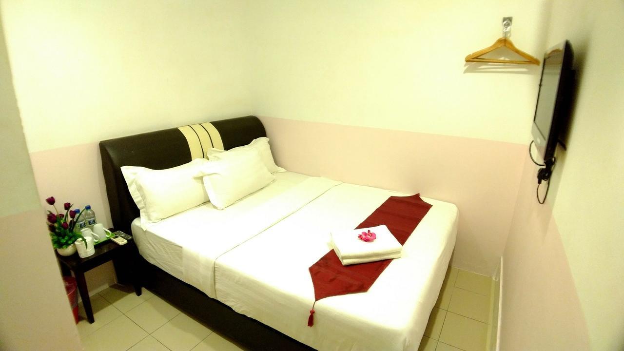 Apple 1 Hotel Budget Gelugor Bagian luar foto